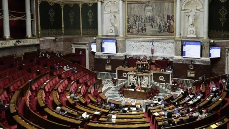 البرلمان الفرنسي يصوّت على قانون لإعادة أعمال فنية نهبت خلال الاستعمار