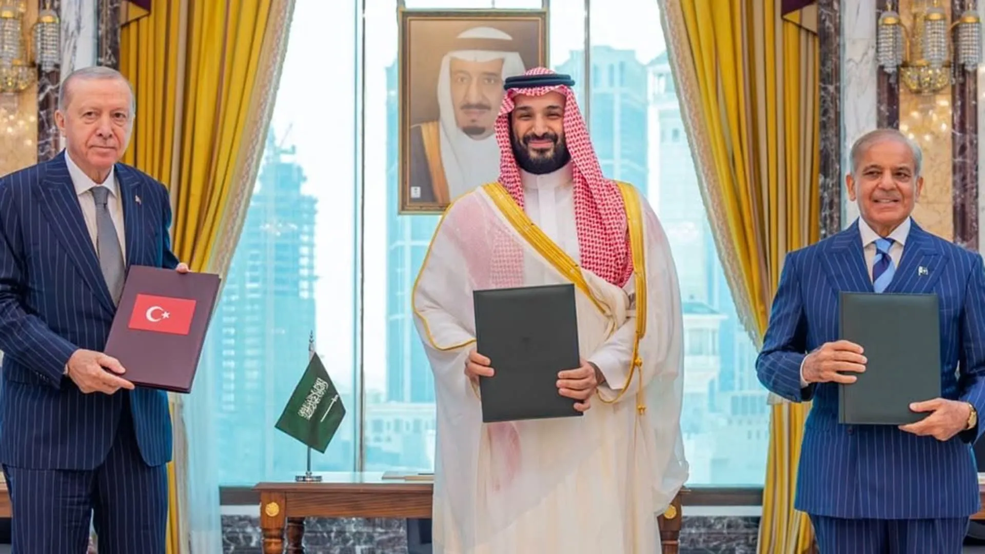 معنى توقيع اتفاق دفاعي بين السعودية وتركيا وباكستان.. سفير أمريكي سابق يعلق لـCNN