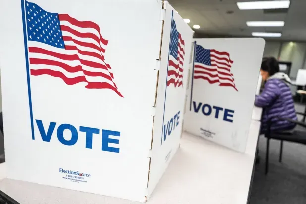 في خطوة لتعزيز مقاعد الديمقراطيين بالكونغرس... ناخبو فرجينيا يوافقون على إعادة تقسيم الدوائر الانتخابية