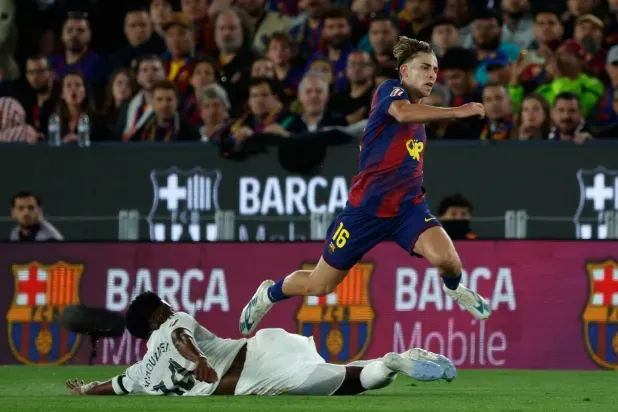 فيرمين لوبيز لاعب برشلونة يخضع لجراحة ناجحة