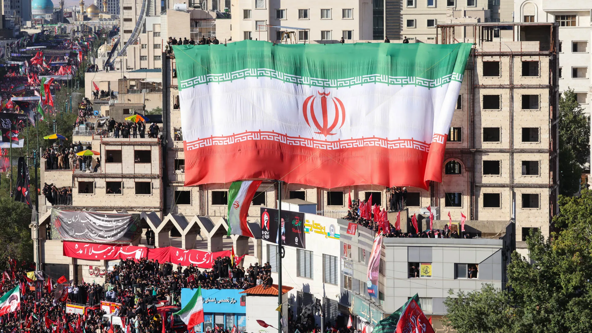 إيران ترسل تحذيرًا لدول الجوار بعد الضربات الأمريكية