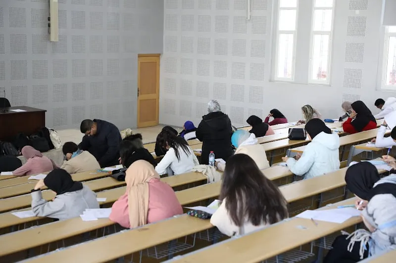 "التوقيت الميسر" يضع الجامعة المغربية أمام تحديات التمويل وتكافؤ الفرص