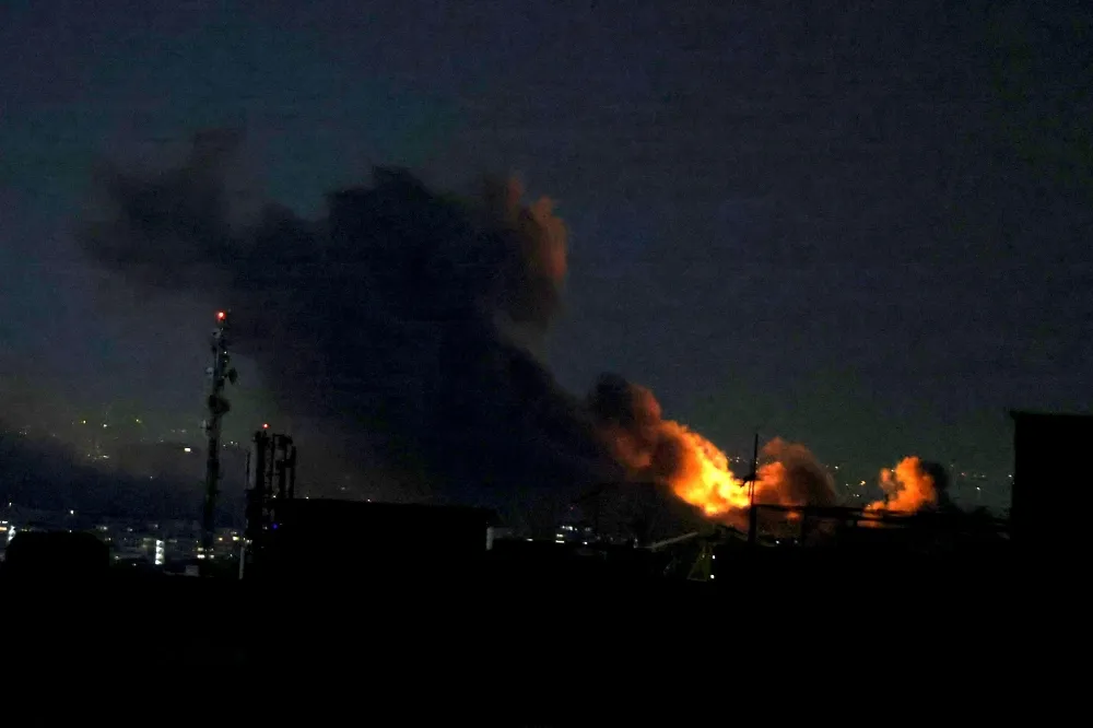 الجيش الأمريكي يعلن قصف منشآت رادار في إيران