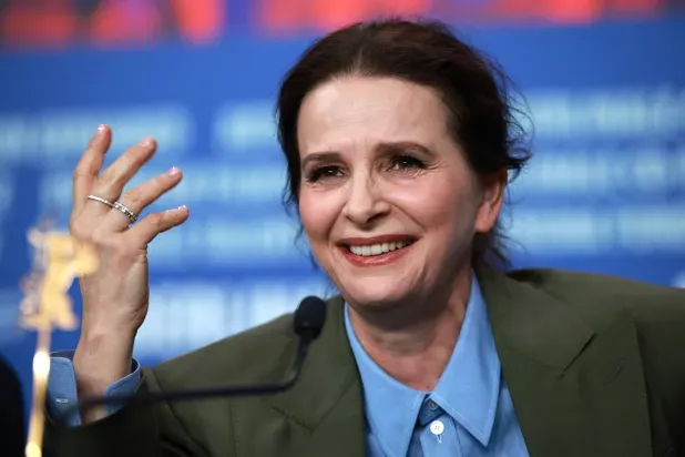 جولييت بينوش لـ«الشرق الأوسط»: ندعم السينما باختياراتنا