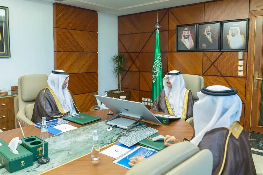 أمير الشرقية يطلع على أعمال ومشاريع شركة المياه الوطنية في القطاع الشرقي