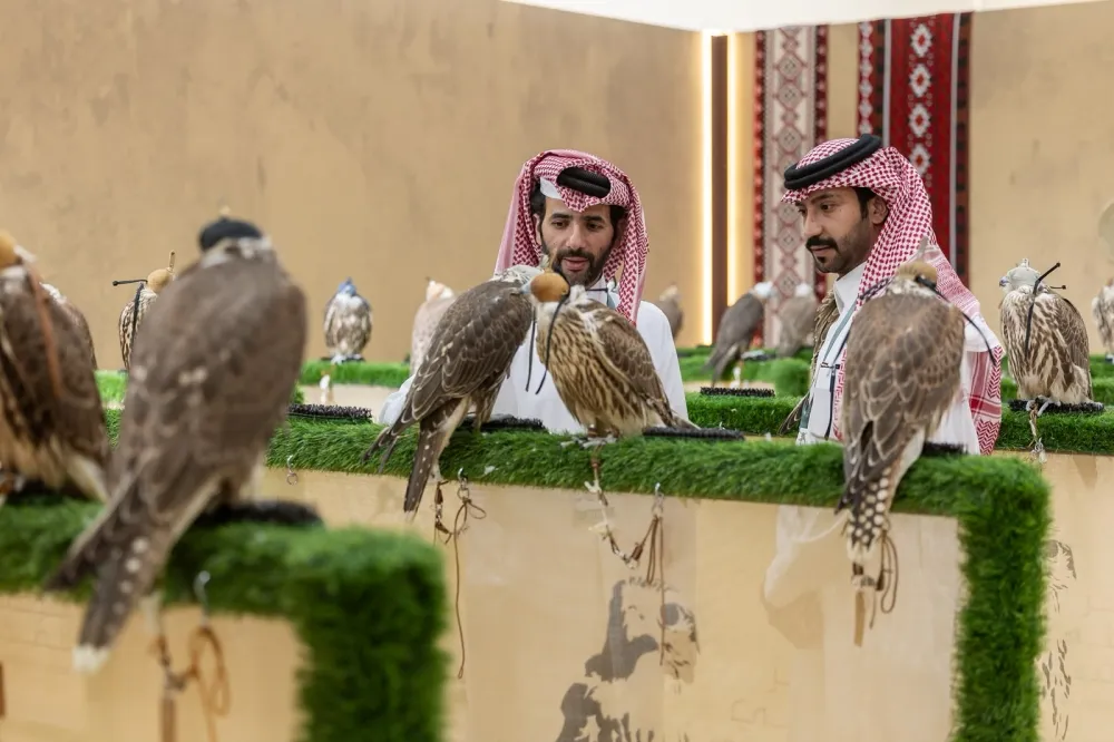 إقبال على زيارة "مزاد الصقور الدولي" في إجازة نهاية الأسبوع