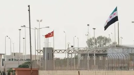 إعادة شبان سوريين من الحدود التركية بعد تعرضهم للضرب وسلب ملابسهم