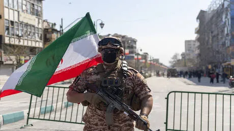 الجيش الإيراني يؤكد تعزيز قدراته الدفاعية خلال الاتفاق مع الولايات المتحدة