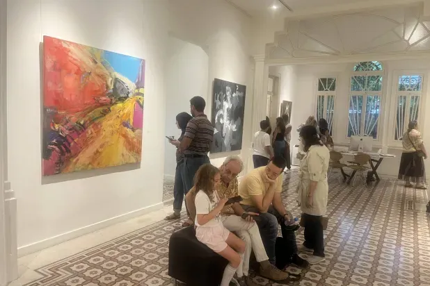 «أرض مشتركة»... معرض ينسج علاقات ترسّخ الحوار