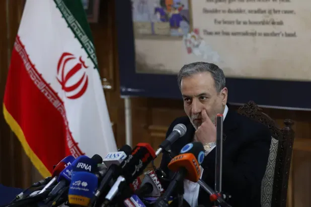 إيران تؤكد تقديم روسيا عرضاً «للمساعدة في النزاع النووي»