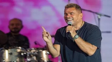 حفل عمرو دياب المرتقب يثير موجة جدل وسخرية واسعة في مصر