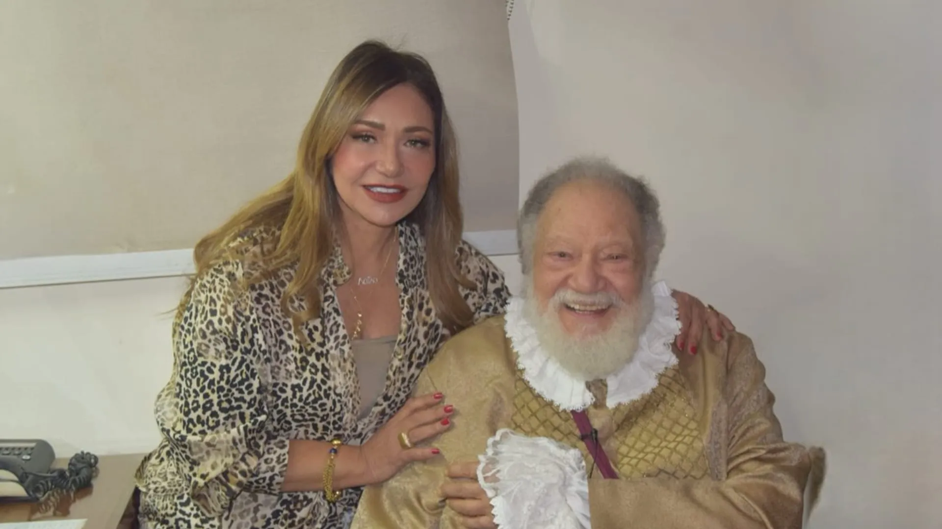 "في حضرة الفن الحقيقي".. ليلى علوي تشارك صورة مع يحيى الفخراني