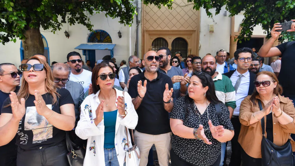 تونس: الصحافيان مراد الزغيدي وبرهان بسيس ينفيان تهمة تبييض أموال أمام محكمة الاستئناف