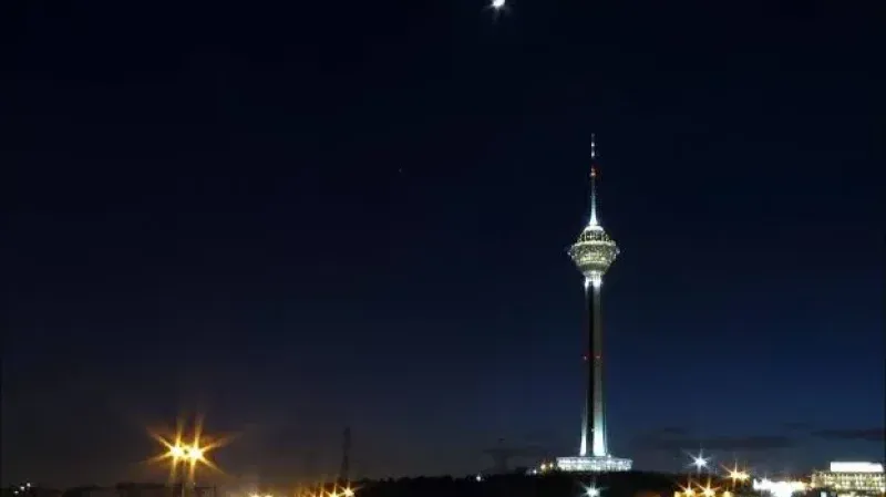 سقوط مقذوفات على برج اتّصالات في إيران