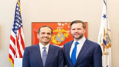 رئيس وزراء قطر يبحث مع نائب الرئيس الأمريكي مستجدات الوساطة الباكستانية لتخفيف التصعيد في المنطقة
