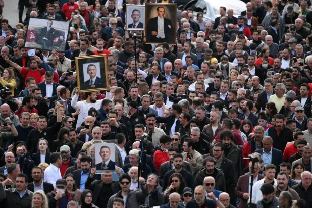 رسائل متناقضة تعمق انقسام «الشعب الجمهوري»