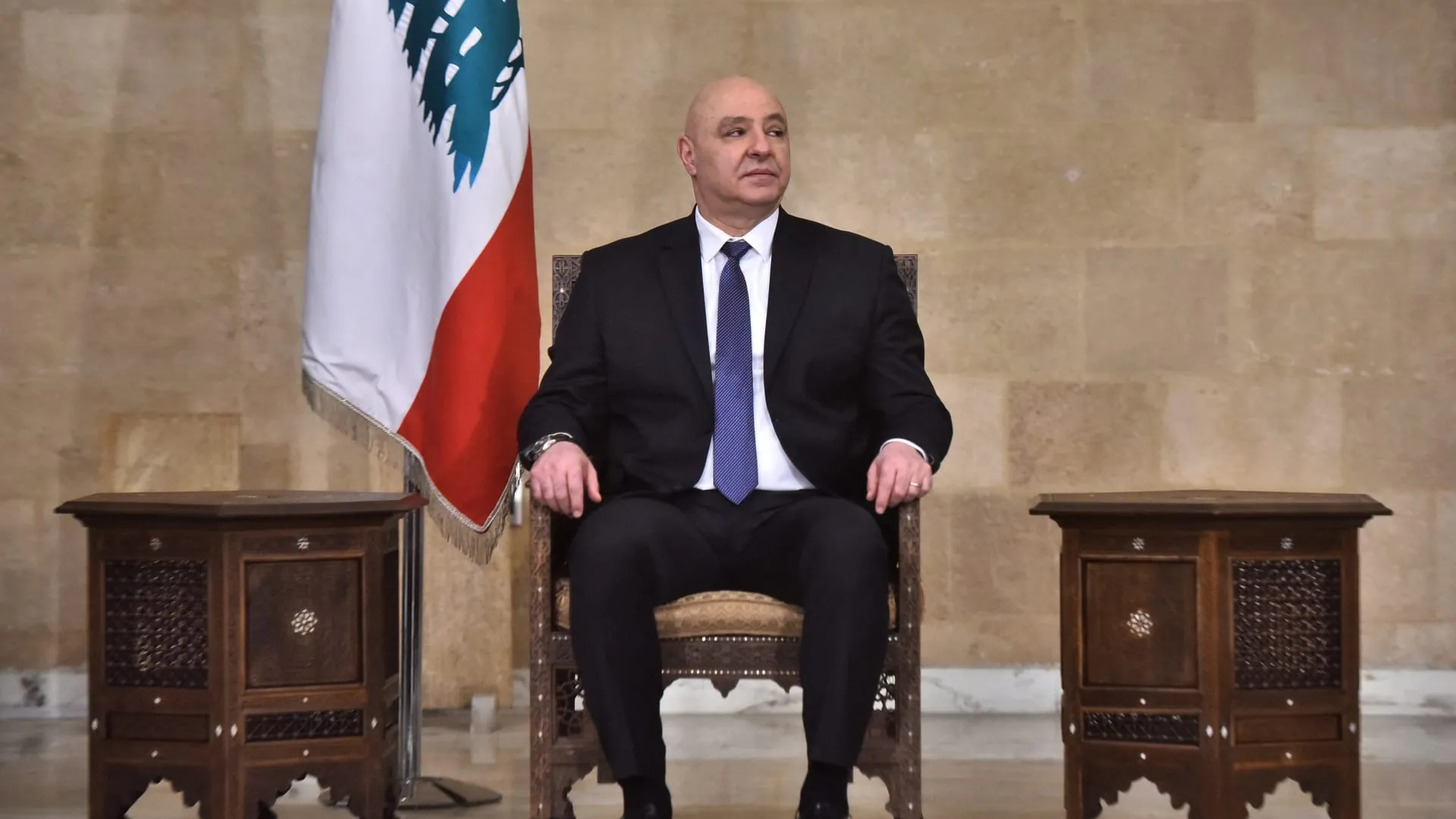 أول تعليق لرئيس لبنان بعد مطالبة حزب الله برحيل الحكومة