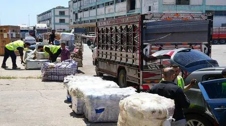 بعد سنوات من التأخير بسبب ممارسات نظام الأسد.. المنافذ والجمارك تسلم أمتعة شخصية لـ300 عائلة سورية