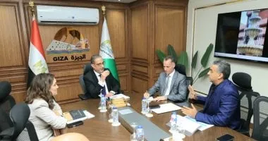 محافظ الجيزة يوجه بإنشاء سوق حضارى بالعروبة والتصدى لإشغالات كورنيش الوراق