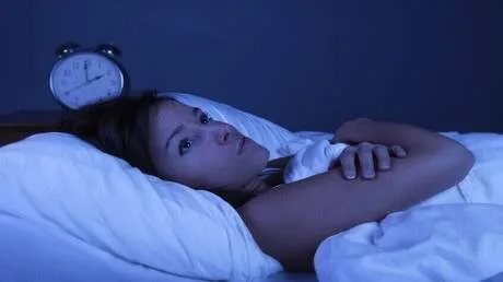 تستيقظ كثيرا أثناء الليل؟.. 3 أسباب خفية قد تكون وراء اضطراب نومك