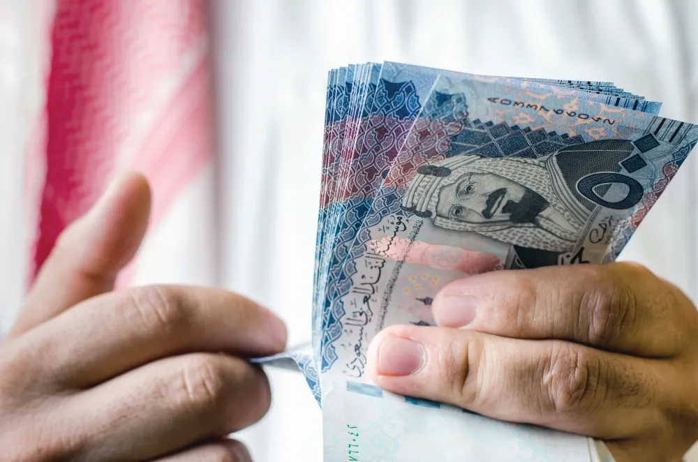 عاجل - الصحة القابضة تبدأ صرف مكافأة الانتقال وتعويض الإجازات لموظفي الخدمة المدنية بعدد من التجمعات