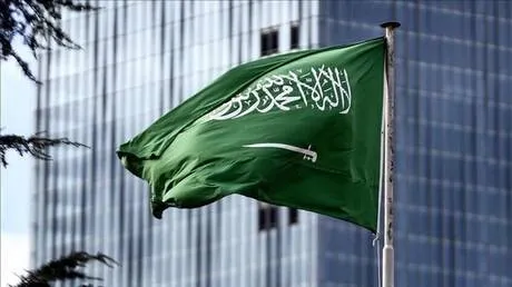 السعودية تعلن وقوفها "بكل ثقلها" مع الكويت والبحرين والأردن ضد الهجمات الإيرانية