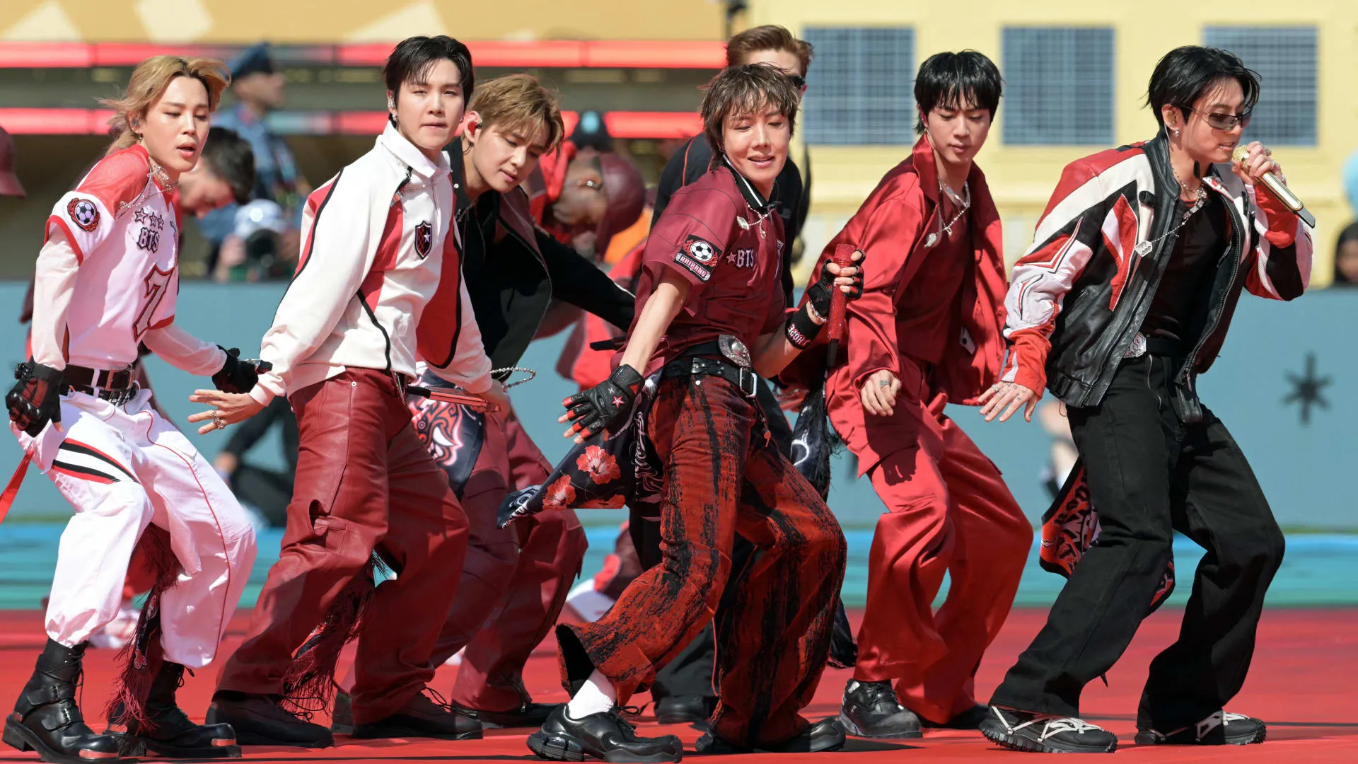 فرقة "BTS" تعلن عدم ترشيح أعمالها لجوائز غرامي العام المقبل