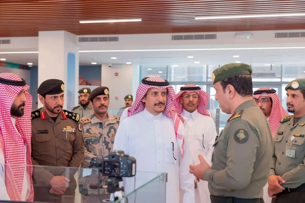 صور.. محافظ حفر الباطن يطمئن على جاهزية مدينة الحجاج في منفذ الرقعي