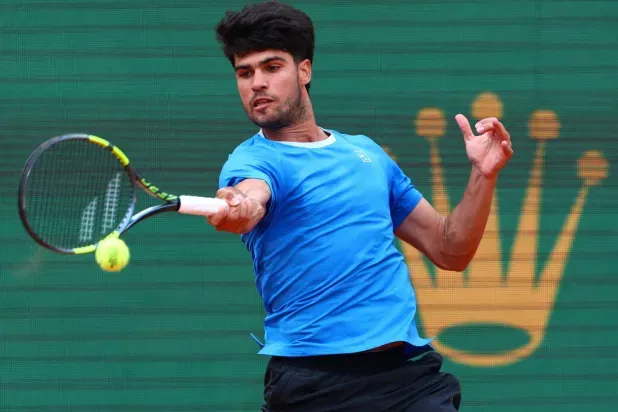 ألكاراس ينتظر نتائج الفحوص الطبية لحسم موقفه بشأن «فرنسا المفتوحة»