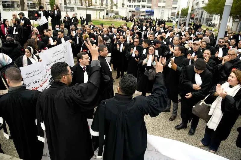 نقباء المحامين يلوحون باستقالات جماعية