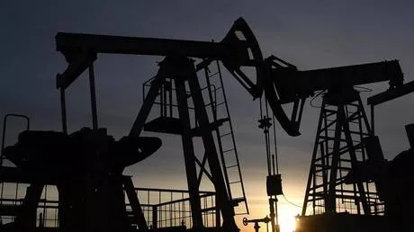 ارتفاع سعر النفط الأمريكي 9% بعد إعلان ترامب فرض حصار بحري على إيران