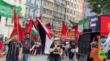 البرازيل.. احتشاد مئات الأشخاص في شوارع ساو باولو دعما لإيران وفلسطين