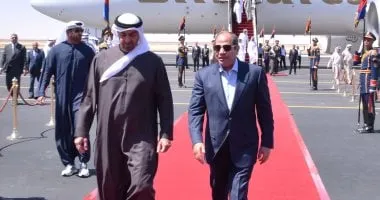 صور استقبال الرئيس السيسى رئيس دولة الإمارات العربية المتحدة بمطار العلمين