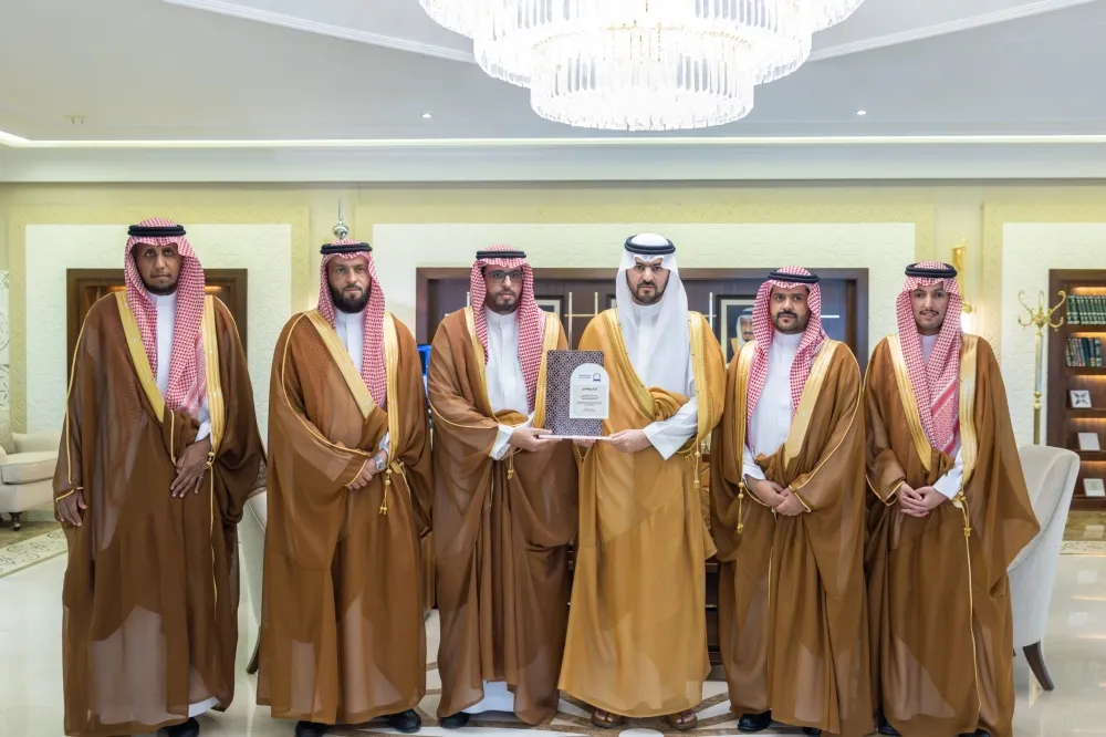نائب أمير الشرقية يستقبل رئيس وأعضاء جمعية العناية بالقرآن الكريم 