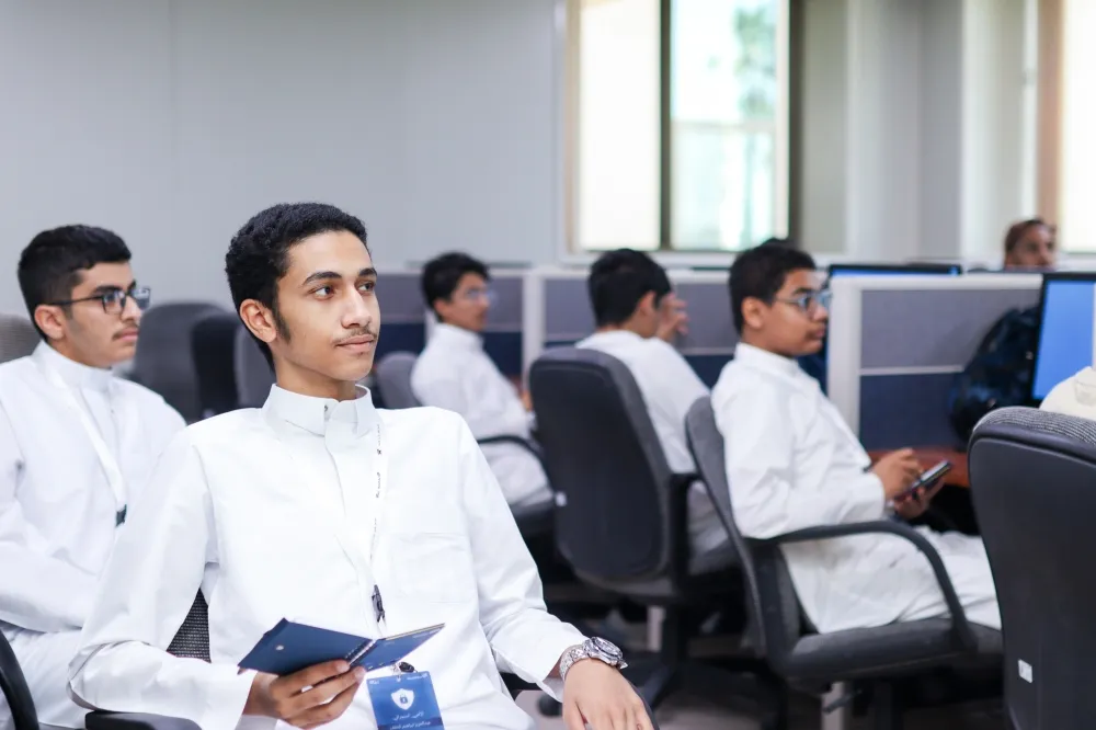 برنامج إثرائي يقود 180 طالباً إلى الابتكار في الذكاء الاصطناعي بالدمام