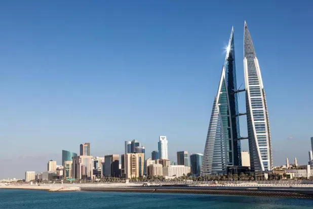 هجمات إيرانية تستهدف البحرين وقطر والإمارات