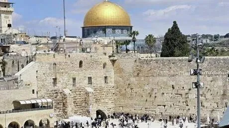 قبل المذبحة بشهر.. طقس ديني غريب حول أسوار المدينة المقدسة