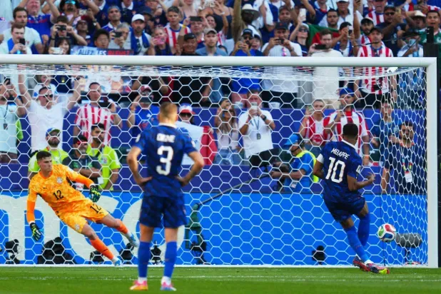 فرنسا يضرب موعداً مع المغرب في ربع نهائي المونديال (صور)