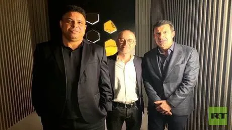 مصطفى الخاني يجتمع برونالدو ولويس فيغو خلال افتتاح "متحف الأسطورة" في الرياض