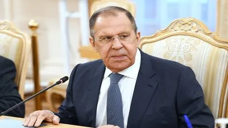 لافروف يؤكد ضرورة حل النزاع حول إيران باتفاق يعكس مصالح جميع الأطراف