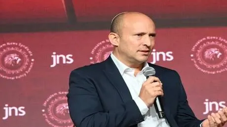 بينيت يحذر من "لحظة حرجة" في التحالف مع واشنطن ويطالب بسياسة إسرائيلية مستقلة في لبنان