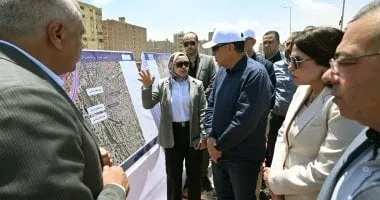 رئيس الوزراء يتفقد محور عمرو بن العاص ويوجه الشكر لجميع العاملين بالمشروع