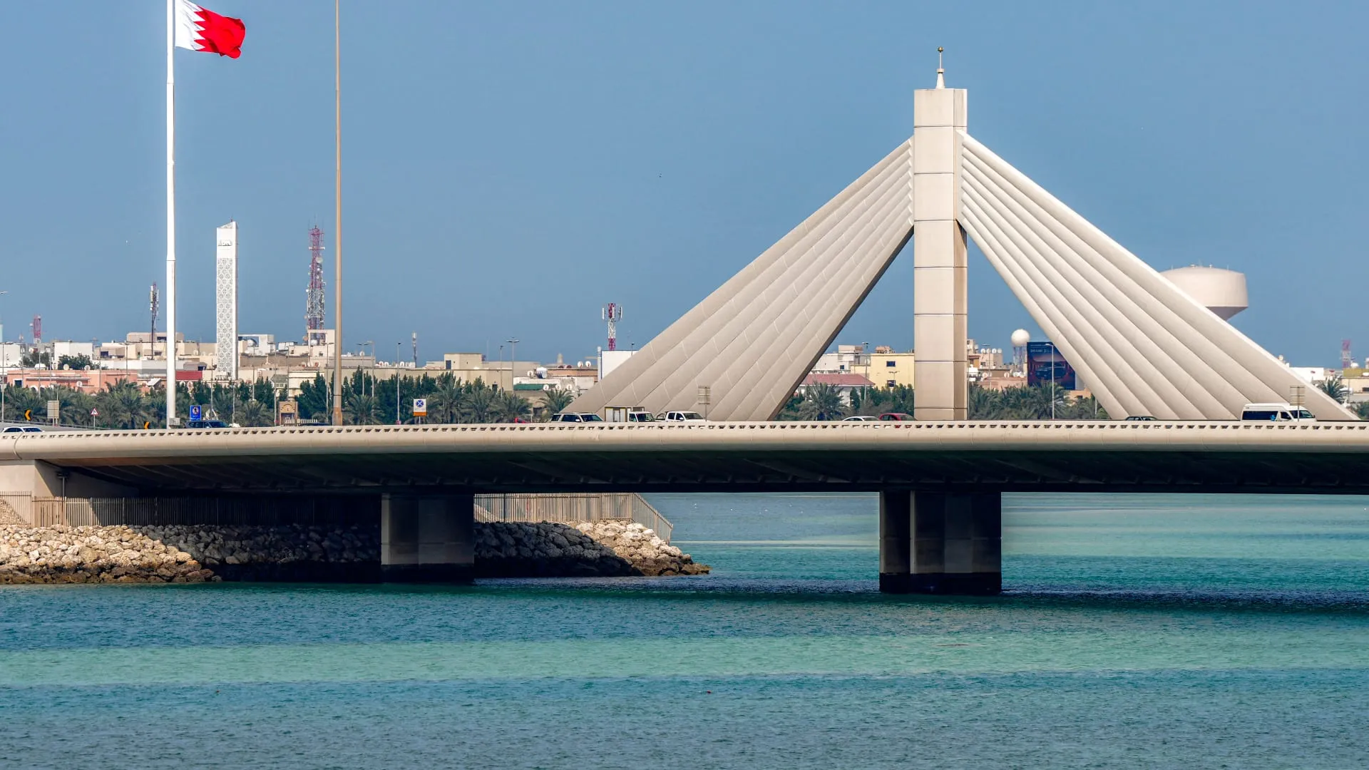 البحرين.. انطلاق صافرات الإنذار والداخلية تصدر توجيهات