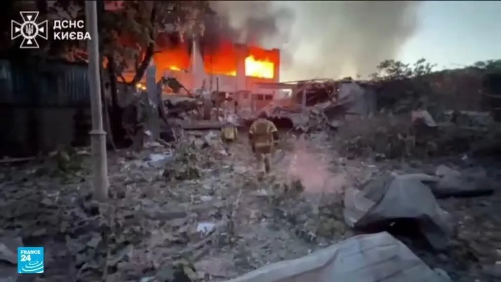 مئات الأوكرانيين باتوا ليلتهم في محطات المترو هربا من هجوم روسي صاروخي واسع النطاق