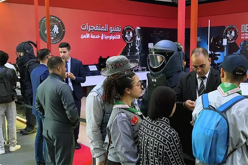تقنيو المتفجرات بالأبواب المفتوحة