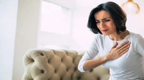 أعراض قد تسبق النوبة القلبية بأسابيع.. طبيب يحذر من تجاهلها