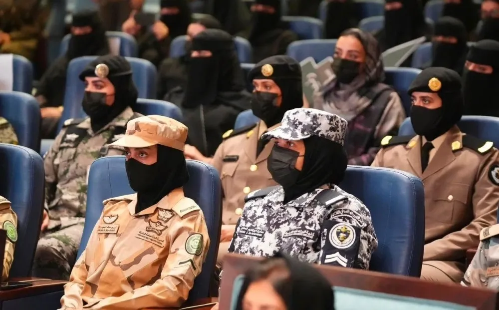 شاهد| تخريج 40 مجندة في مجالات السلامة والوقاية من الحريق بالرياض