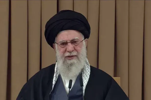 إيران تُعِدّ لإقامة جنازة كبرى لمرشدها الراحل علي خامنئي
