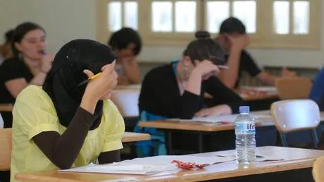 أكثر من 876 ألف طالب يجتازون امتحان البكالوريا في الجزائر اليوم