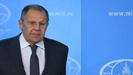 لافروف: زيلينسكي يرى ضمانات الأمن في الحرب وهذا سبب الهيستيريا في الغرب